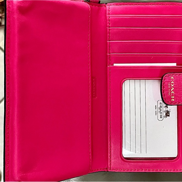 NWOT Coach medium size wallet - Picture 3 of 5